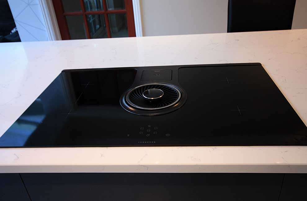 Hob with integrated extraction in navy shaker cabinetry