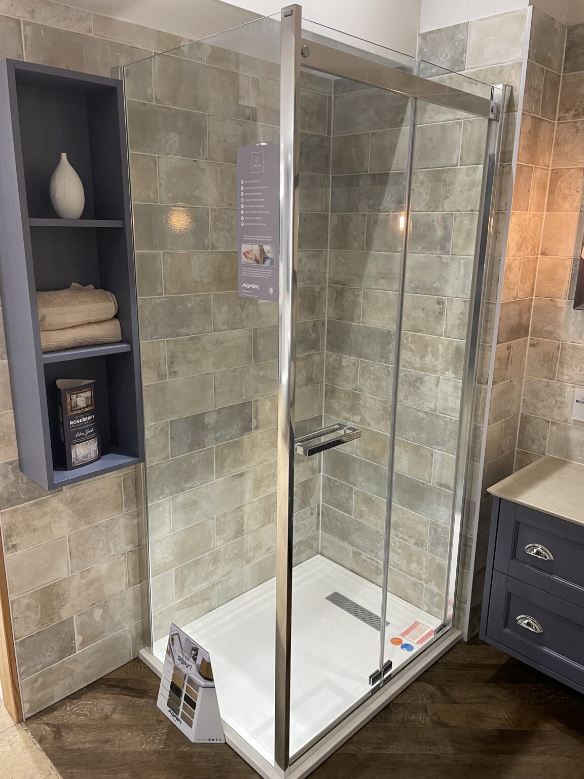 3. Aqata 1000 x 800 bifold door enclosure