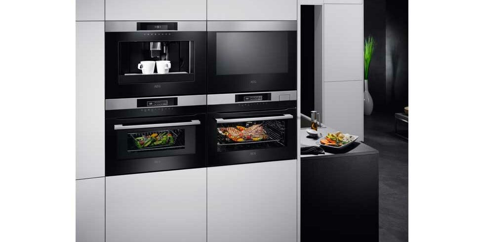 AEG-Integrated-Ovens-in-a-Contemporary-Kitchen (2)
