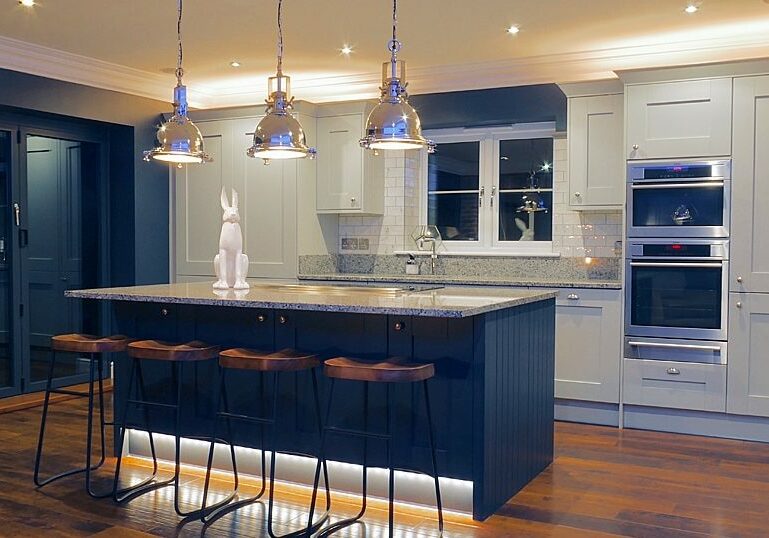 Shaker-Kitchen-in-Broomfield-Kent-Trade-Kitchen-By-Ream-Industrial-Chic-e1615455210242