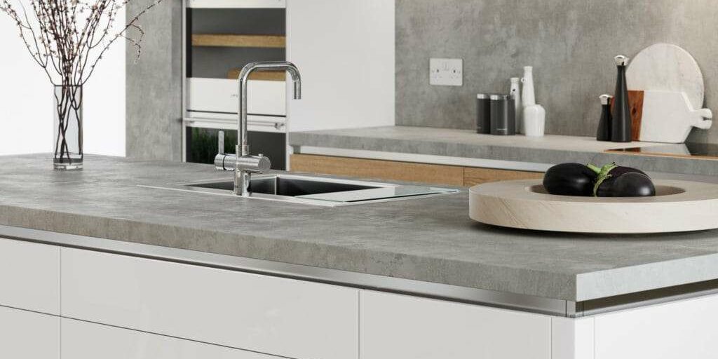 kitchen-stori-true-handleless-zola-gloss-white-with-aluminium-rail-1024x724