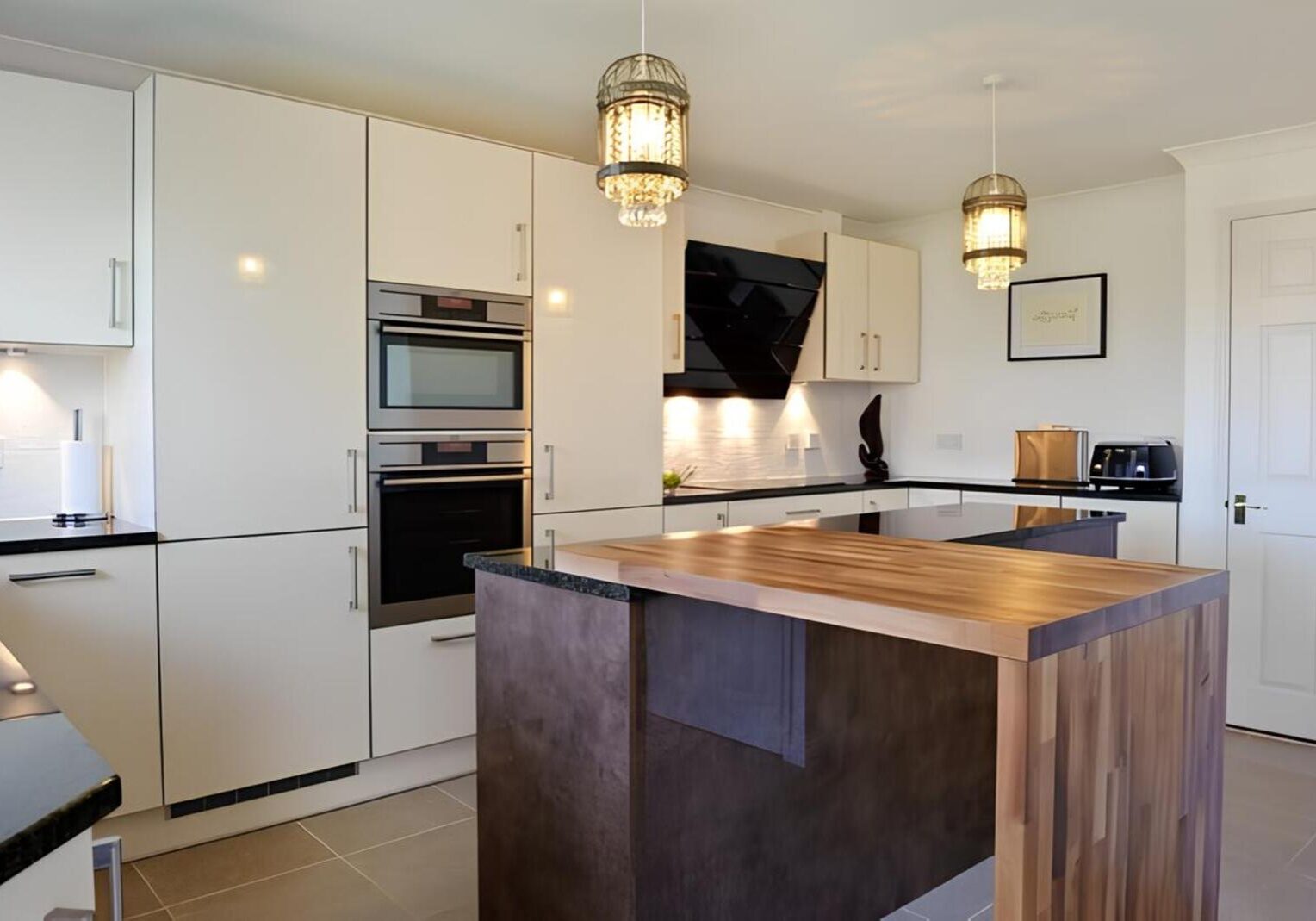 webmitchell011-w1366-1 (1) (1)